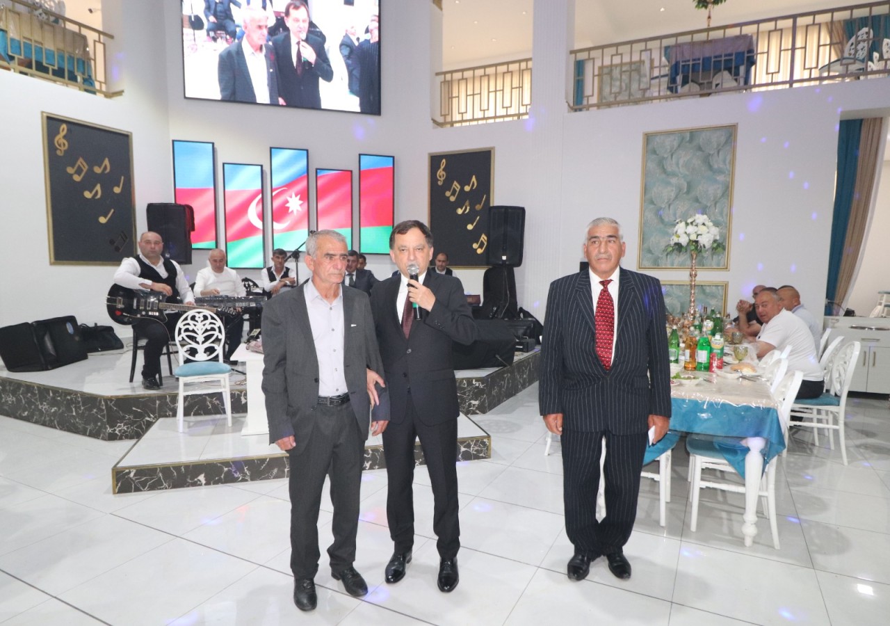 Qazaxın icra başçısı şəhid qardaşının toyunda - FOTOLAR